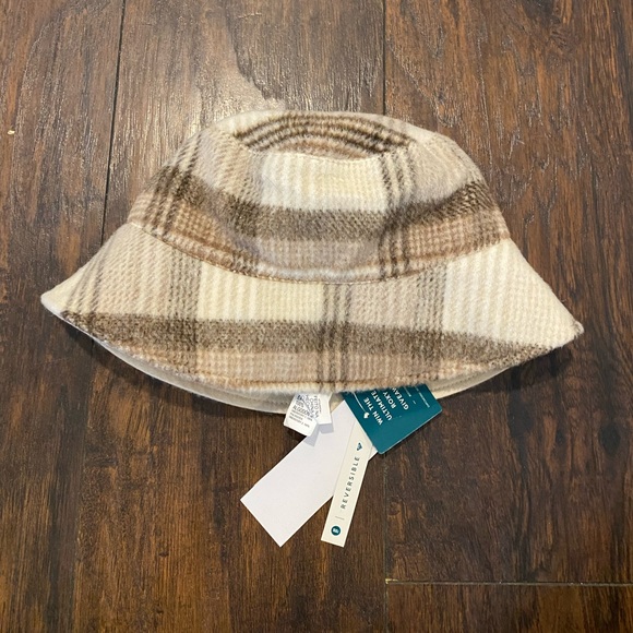 COPY - Reversible Roxy plaid fuzzy bucket hat - Picture 2 of 8